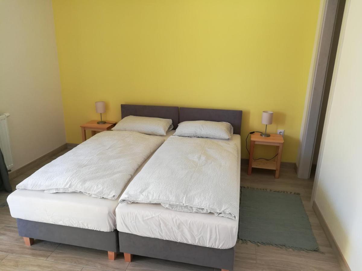 Zlatno 66 Bed & Breakfast Zlate Moravce Ngoại thất bức ảnh